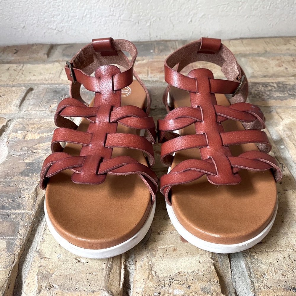 Wonder Nation sandals